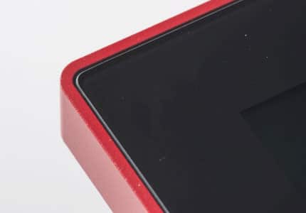 Gehäuseecke mit eingeklebter Glasscheibe