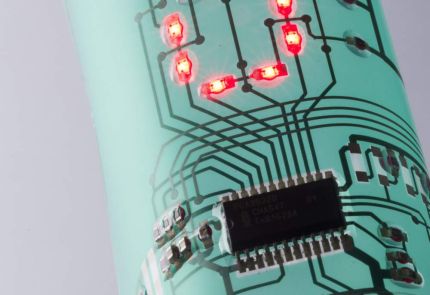 Gedruckte Leiterbahnen mit geklebten Bauteilen