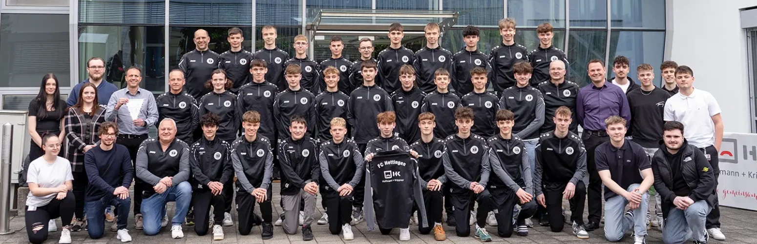 Fuballmannschaft FC Hettingen Gruppenbild mit H+K Mitarbeitern